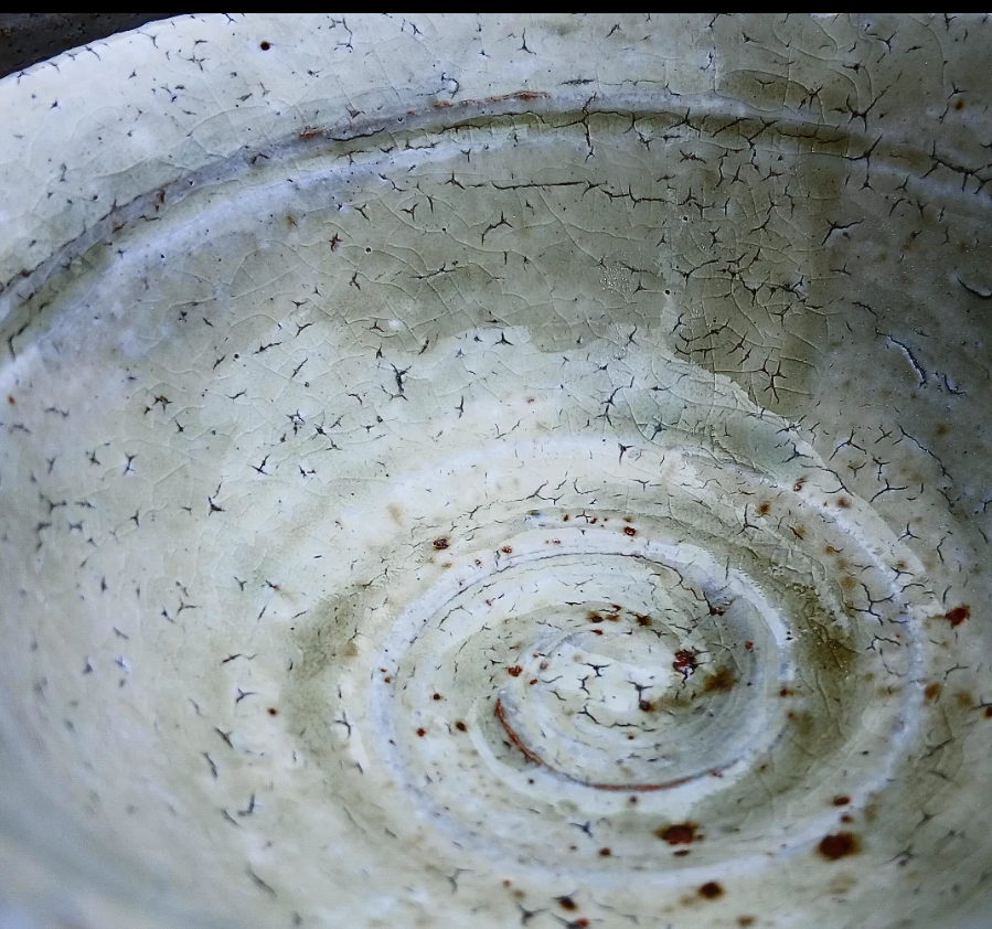 Kohiki small vessel with ash glaze